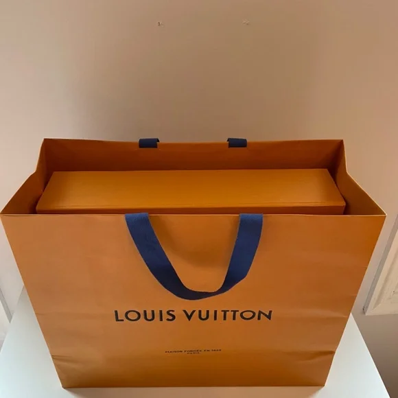 NEW & RARE Black Louis Vuitton Simply Scarf - original packaging